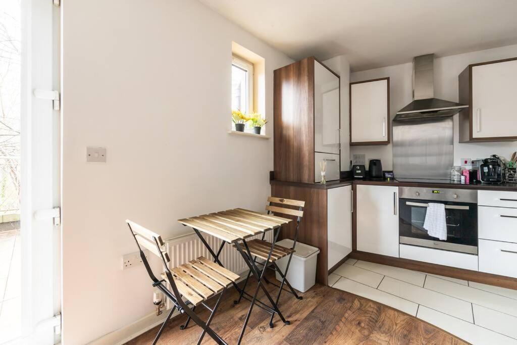 Stunning 1 Bd Flat In Lochend Park With A Patio Apartment Edinburgh Exterior photo