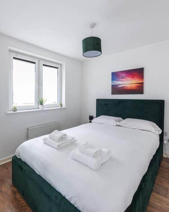Stunning 1 Bd Flat In Lochend Park With A Patio Apartment Edinburgh Exterior photo